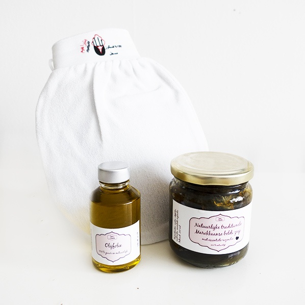 Hamam body care met scrub handschoen, Afrikaanse zwarte zeep (Marokkaanse beldi zeep) en pure natuurlijke olijfolie