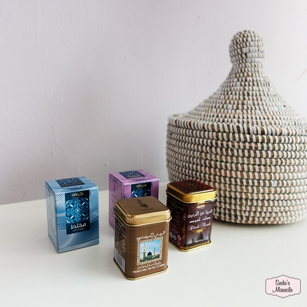 Syrna cadeaupakket met Afrikaanse bijoux mand en 4 Marokkaanse geurblokjes