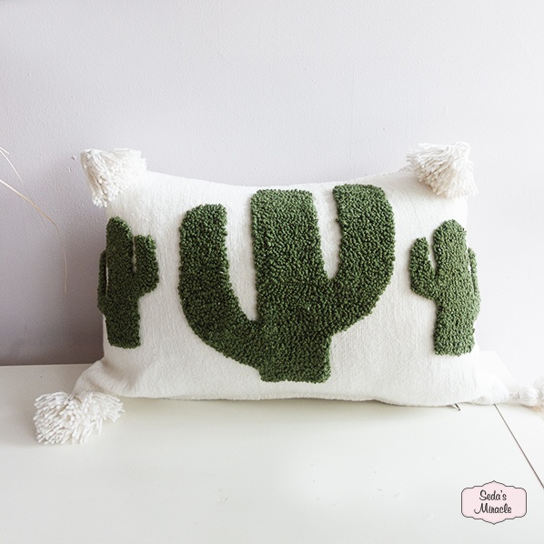 Marokkaanse Berber pompom kussen met cactus, wit