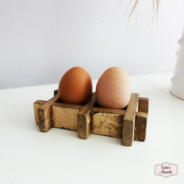 Vintage houten eihouder, Fair Trade uit India