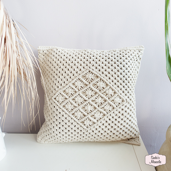 Macramé Ismira kussen, wit