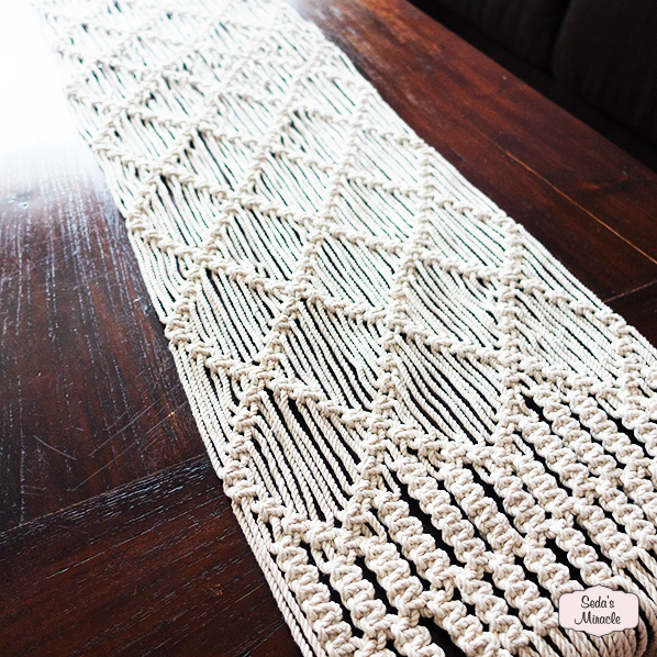Macramé Ilyan tafelloper, wit Macramé Ilyan tafelloper, wit