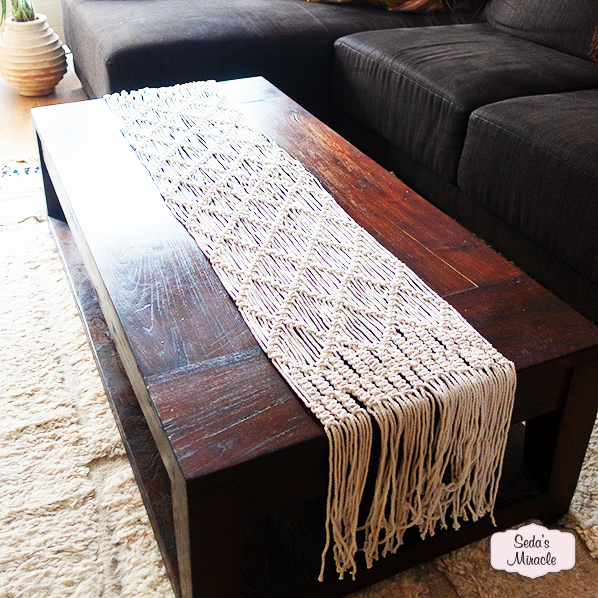 Macramé Ilyan tafelloper, wit Macramé Ilyan tafelloper, wit